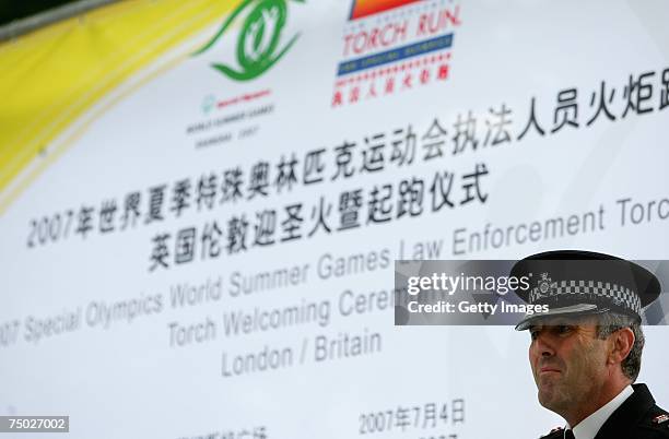 Tim Madgwick, Chairman of the Torch Run talks to the public during the DHL-Special Olympics Torch run 'Flame of Hope', on July 4, 2007 in London,...