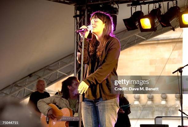 Lily Allen performs on stage at the House Festival, at Chiswick House on July 5, 2007 in London, England.