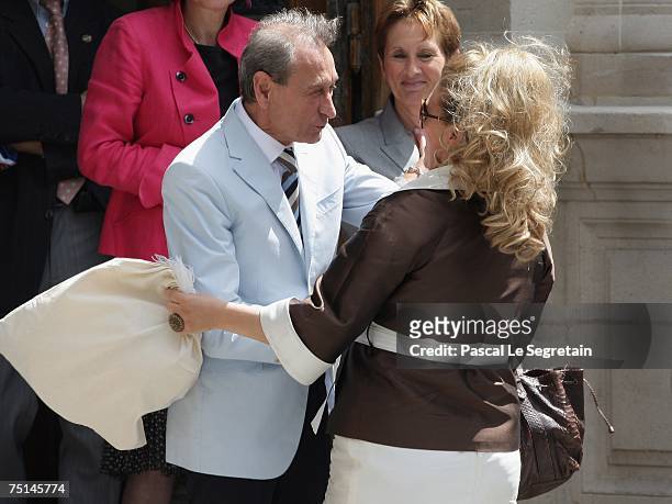 Mayor of Paris Bertrand Delanoe greets Tony Parker's mother , Pamela Firestone before Eva Longoria and Tony Parker's wedding on July 6, 2007 in...