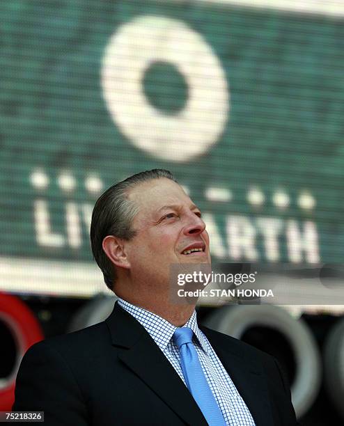 East Rutherford, UNITED STATES: Former US Vice President Al Gore gets a tour of the Live Earth stage, 06 July 2007, at Giants Stadium in East...