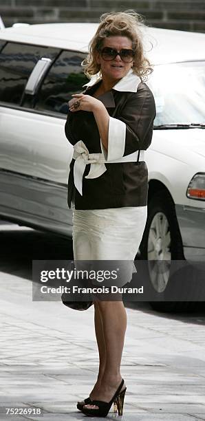 Tony Parker's mother, Pamela Firestone arrives at the townhall to celebrate Eva Longoria and Tony Parker's civil wedding on July 6, 2007 in Paris,...