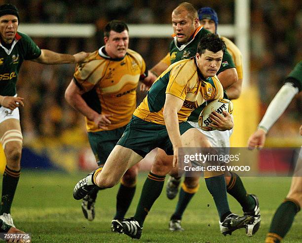 Adam Ashley-Cooper of Australia runs during the Tri-Nations rugby union Test against South Africa in Sydney, 07 July 2007. South Africa leads 17-10...