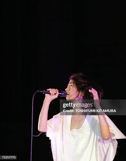 385 Ua Singer Stock Photos, HighRes Pictures, and Images Getty Images