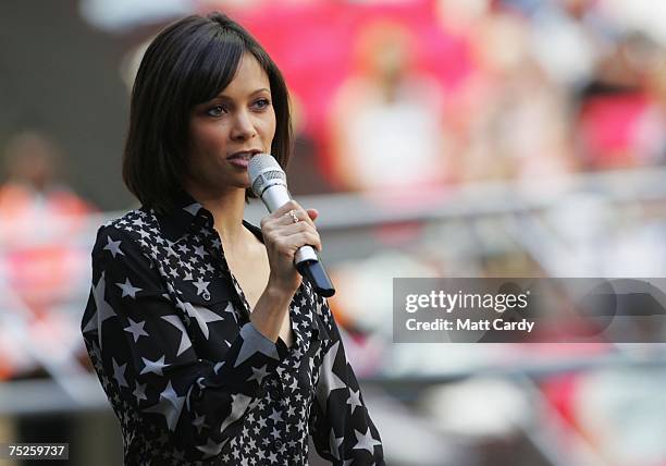 American actress Thandie Newton presents Paolo Nutini on stage during the Live Earth concert held at Wembley Stadium on July 7, 2007 in London. Live...