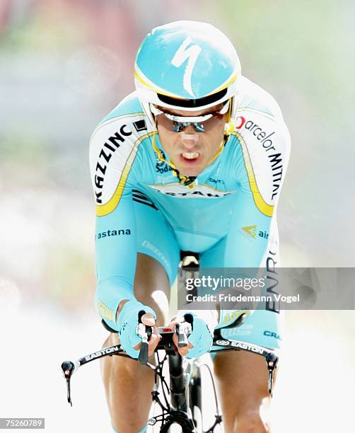 Andreas Kloeden of Germany and Team Astana in action during the prologue of the 94rd Tour de France on July 7, 2007 in London, England.