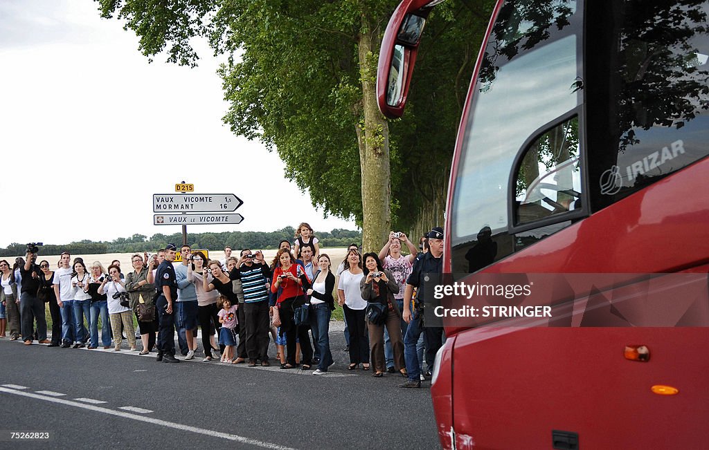 Fans of soap opera "Desperate Houswives"...