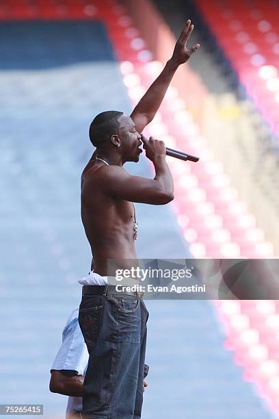 Akon Rapper Concert Rapper Akon performs onstage during Live Earth New York at Giants ...