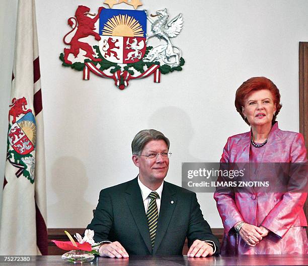 Latvia's new President Valdis Zatlers poses with outgoing Latvia's President Vaira Vike-Freiberga during a ceremony of taking over office 08 July...