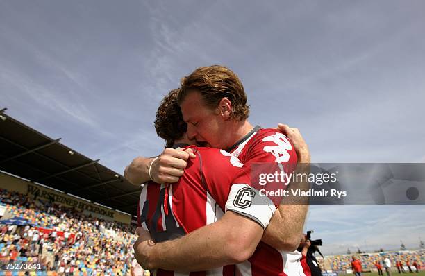 Max Landshut of Club an der Alster gives a hug to his team mate Sebastian Biederlack after winning the German Field Hockey Championship men?s final...