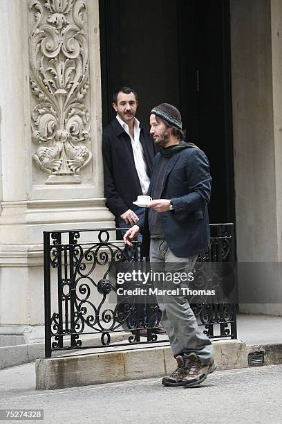 15 Keanu Reeves Sighting In New York City October 23 2006 Stock Photos 15-keanu-reeves-sighting-in-new-york-city-october-23-2006-stock-photos
