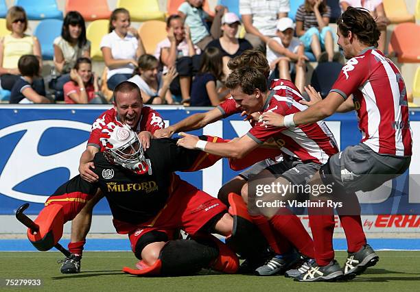 Goalkeeper Hendrik Sievers of Club an der Alster is celebrated by his team mates after winning on penalties against Uhlenhorster HC the German Field...