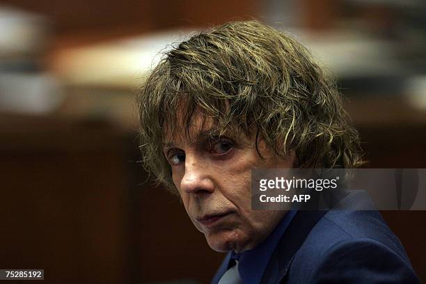 Los Angeles, UNITED STATES: Music producer Phil Spector is seen during his murder trial at the Los Angeles Superior Court in Los Angeles 09 July...