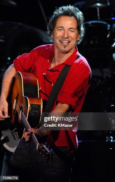 Bruce Springsteen 2005 661 Bruce Springsteen 2005 Stock Photos, High-Res Pictures, and Images ...