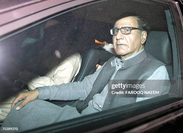 Ormer premier Chaudhry Shujaat Hussain arrives after holding talks with radical cleric Abdul Rashid Ghazi in Islamabad, early 10 July 2007. Pakistani...