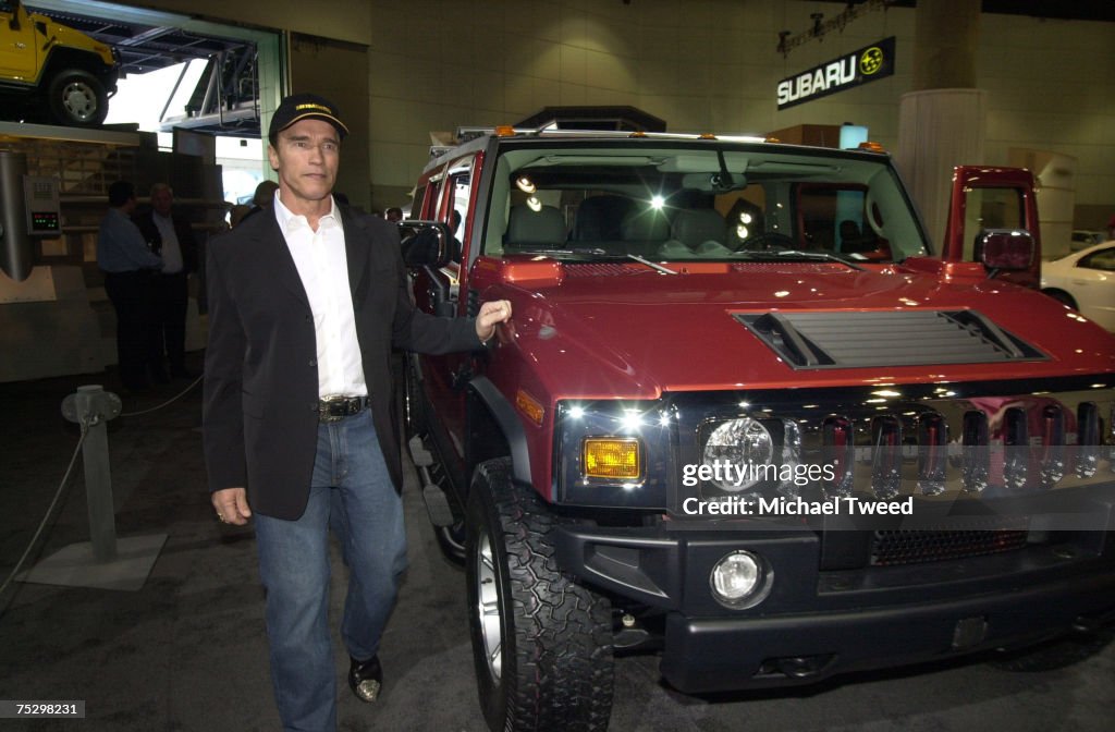 Arnold Schwarzenegger Inspects 2003 Hummer H2 at LA Auto Show