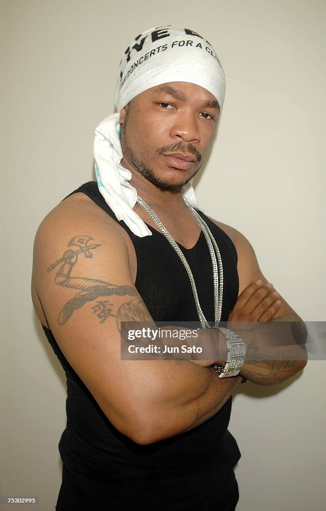 Xzibit Rapper Chain Rapper Xzibit poses backstage photoshoot at the Tokyo leg of the Live ...