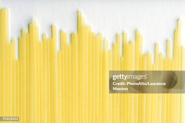 pasta - spaghetti isolated stockfoto's en -beelden