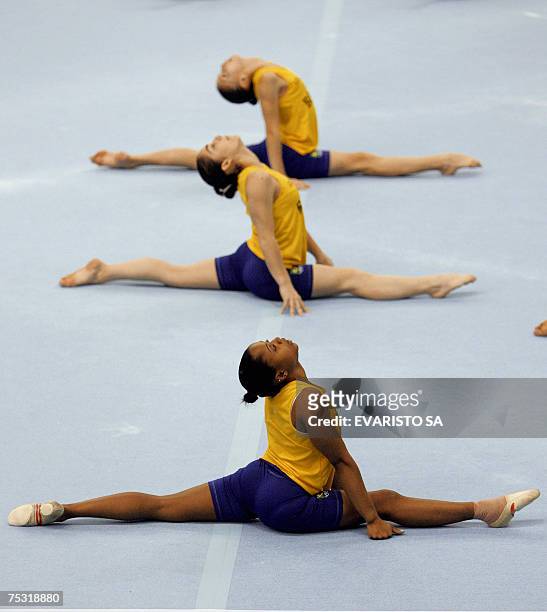 Rio de Janeiro, BRAZIL: Brazilian gymnast Daiane dos Santos trains 10 July, 2007 for the upcoming Rio 2007 Pan American Games at Multi Sports Arena...