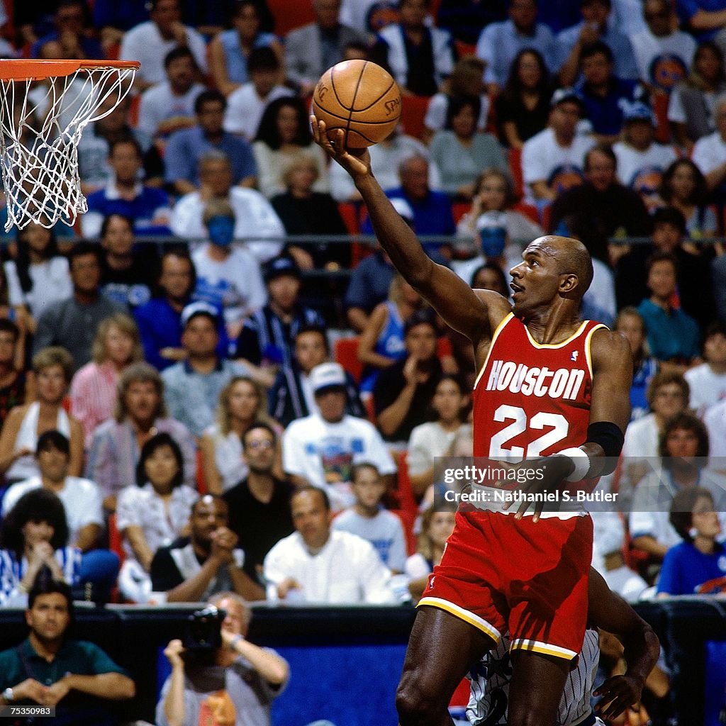 1995 Rockets Final Clyde Drexler of the Houston Rockets attempts a layup against the ...