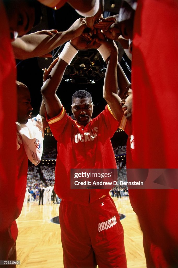 1995 Rockets Final Hakeem Olajuwon of the Houston Rockets huddles with his teammates ...