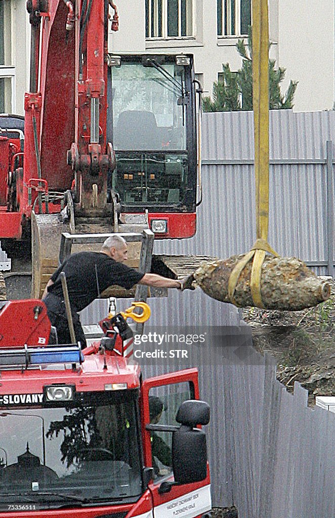A pyrotechnic worker loads up an unexploded World War II bomb, 10 ...