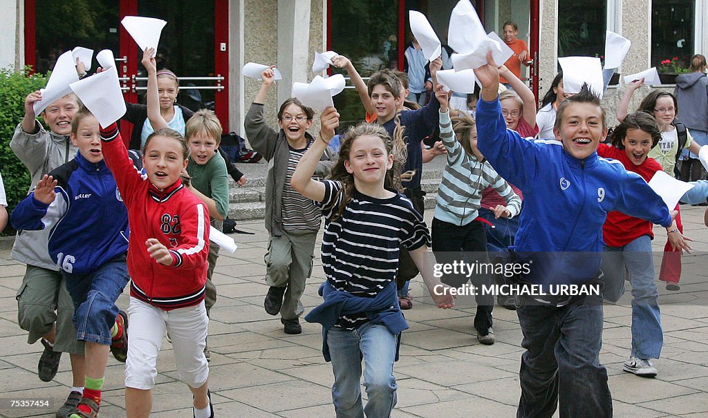 Children from the Borgsdorf primary scho...