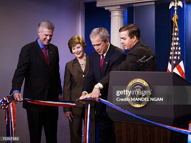 Washington, UNITED STATES: US President George W. Bush takes part in a ribbon cutting ceremony for the Brady Briefing Room as White House Press...