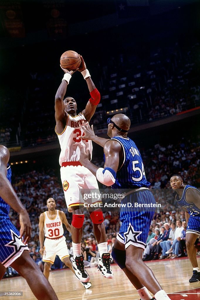 1995 Rockets Final Hakeem Olajuwon of the Houston Rockets attempts a shot against Horace ...
