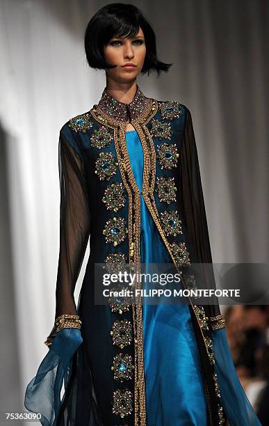 Saudi Model Saudi Arabia Haute Couture Photos and Premium High Res Pictures - Getty ...