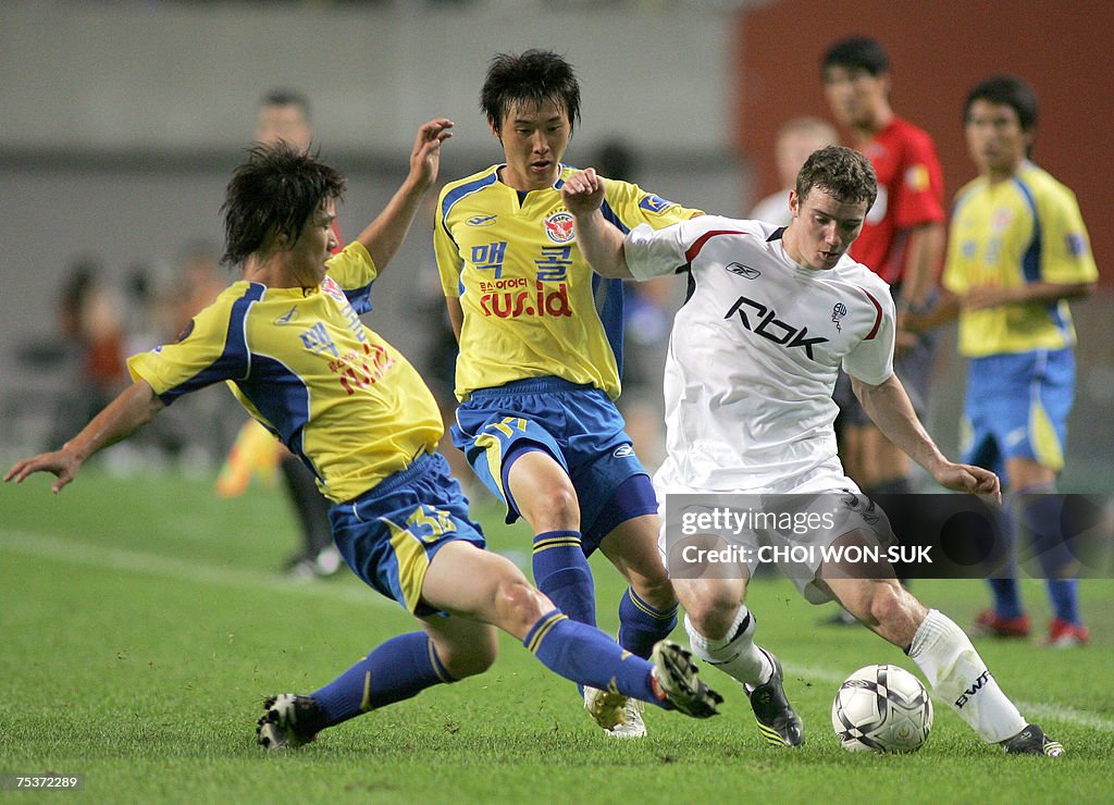 South Korea's Seongnam Ilhwa players Par...