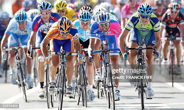 Italy?s Filippo Pozzato , Italy?s Daniele Bennati , Germany?s Erik Zabel , Spain?s Oscar Freire , USA?s George Hincapie (Discovery Channel/USA sprint...