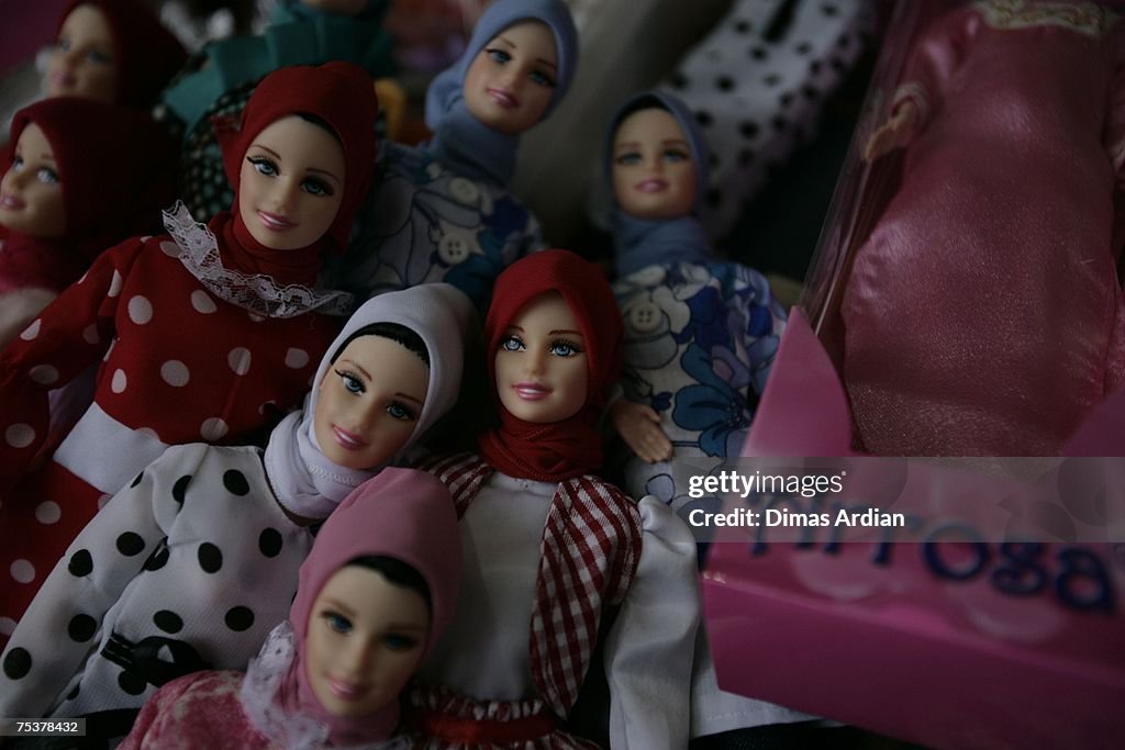 Muslim Doll Gains Popularity In Indonesia