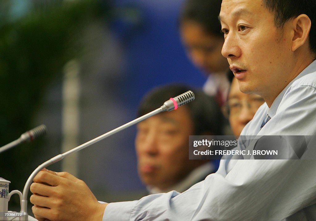 China's fossil hunter Xu Xing (R) briefs...