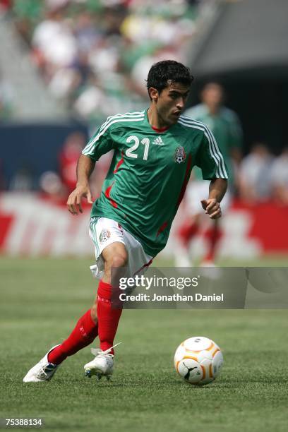 Nery Castillo of Mexico moves the ball against the USA during the CONCACAF Gold Cup Final match at Soldier Field on June 24, 2007 in Chicago,...