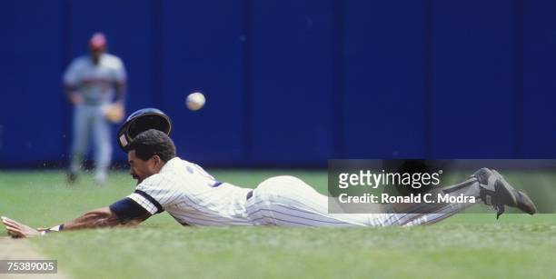 Dave Winfiield of the New York Yankees steals second base during a MLB game against the Cleveland Indians at Yankee Stadium on April 27, 1986 in the...
