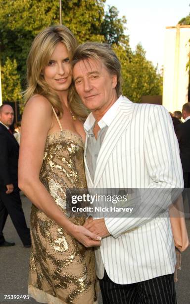 Penny Lancaster and Rod Stewart attend the Serpentine Gallery Summer Party 2007 held at the Serpentine Gallery, Hyde Park on July 11, 2007 in London.