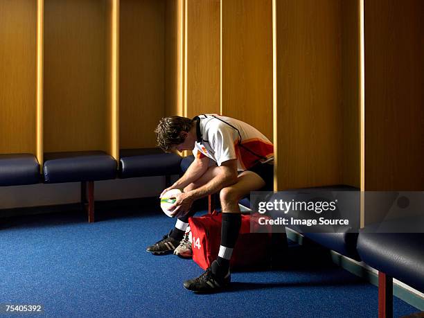 disappointed rugby player - locker room photos et images de collection