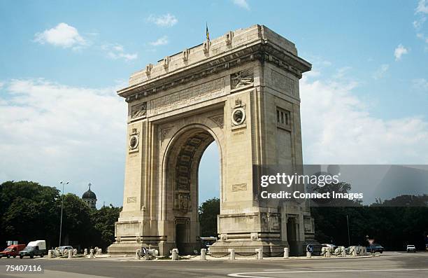 arcul de triumf bucharest - bucharest photos stock pictures, royalty-free photos & images