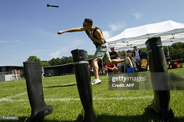 Olavi Vaeaenaenen from Finland throws a rubber boot 14 July 2007 as he competes in the Rubber Boot throwing world championship in Berlin. The final...