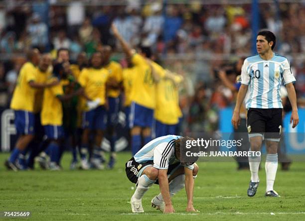 Argentina's footballers Juan Roman Riquelme and defender Gabriel Heinze show their dejection at the end of the Copa America Venezuela-2007 final...