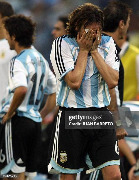 Argentina's football player Gabriel Heinze shows his dejection at the end of Copa America Venezuela-2007 final match against Brazil at the Pachencho...
