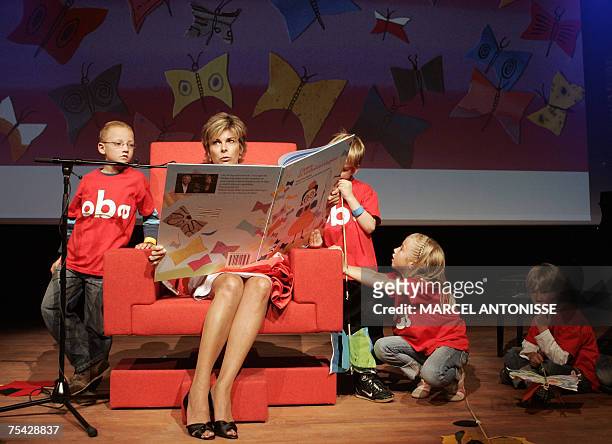 Amsterdam, NETHERLANDS: TO GO WITH AFP PHOTO BY GERALD DE HEMPTINNE Netherland's Princess Laurentien inaugurates the new OBA library in Amsterdam, 07...