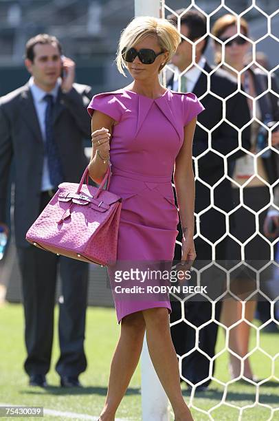 Carson, UNITED STATES: Victoria Beckham arrives on the pitch at the Home Depot Center in Carson, California, 13 July 2007 to watch the presentation...