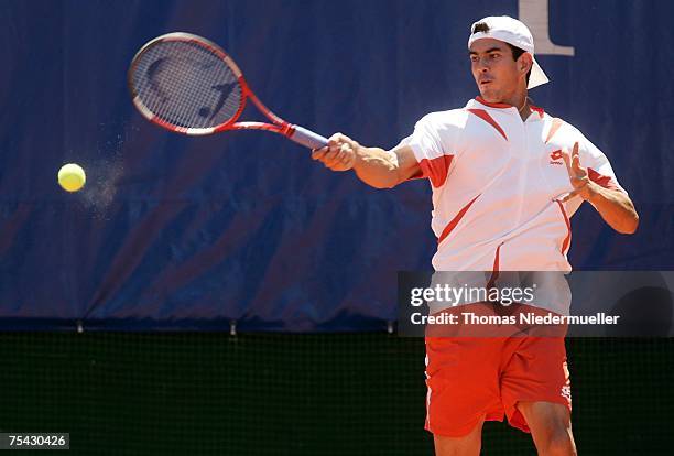 Guillermo Garcia-Lopez of Spain returns a shot to Boris Pashinski of Serbia during the MercedesCup at TC Weissenhof on July 16, 2007 in Stuttgart,...