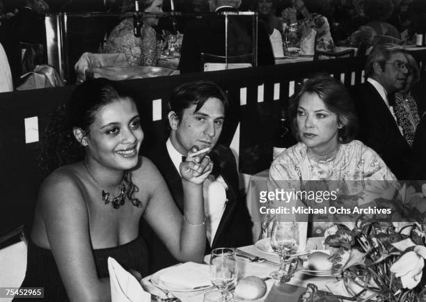 Diahnne Abbott and Robert De Niro dine with Louise Fletcher at the 5th Annual AFI Lifetime Achievement Award, Salute to Bette Davis on March 1 in...