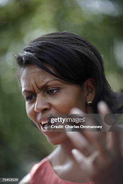 Michelle Obama campaigns on behalf of her husband, Democratic presidential hopeful and US Senator Barack Obama, D-IL, 22 June 2007 in Sioux City,...