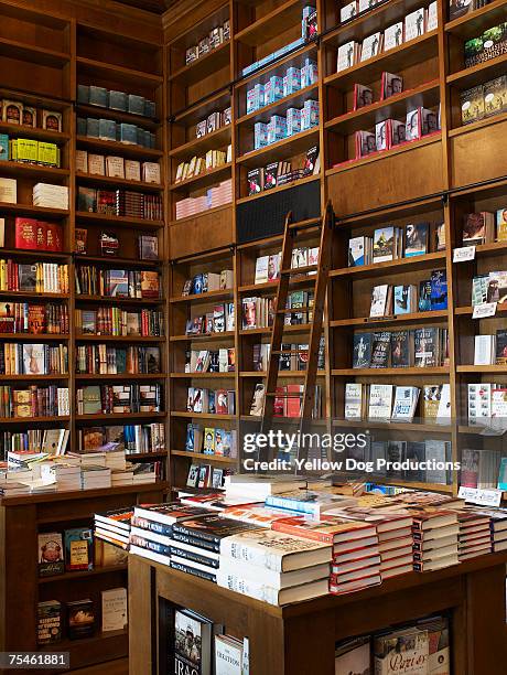 interior of bookstore - bookstore stock-fotos und bilder