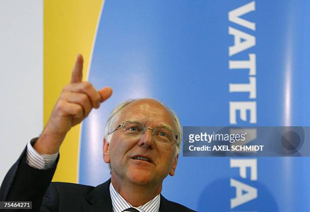 Lars Goeran Josefsson, CEO of Swedish energy supplier Vattenfall, gives a press conference 18 July 2007 in Berlin to announce that Vattenfall Europe...