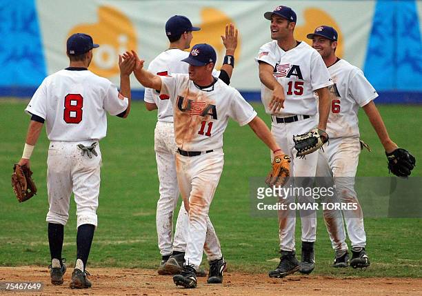 Rio de Janeiro, BRAZIL: US players celebrate at the end of the XV Pan American Games Rio-2007 semifinals baseball game against Mexico 18 July 2007,...