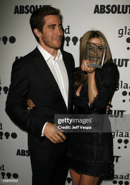 Jake Gyllenhaal and Jennifer Aniston at the Kodak Theater in Los Angeles, California